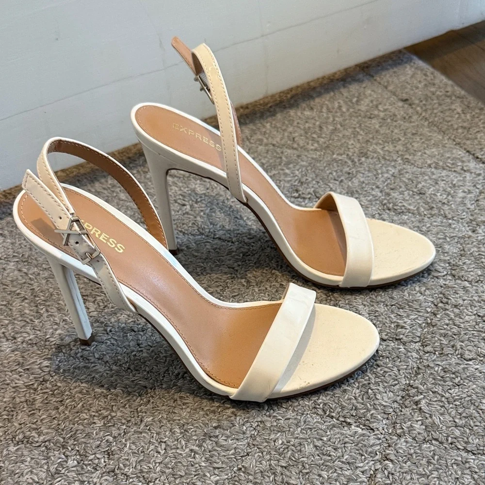 Express Women's Elegant white/‎ Cream Heels size 9